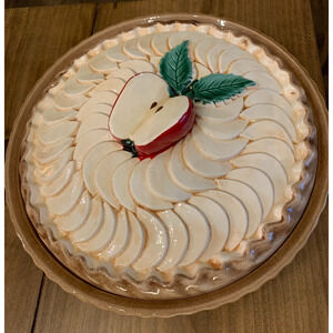 Apple Pie Plate‎ With Lid Ceramic with Sliced Apples On Top